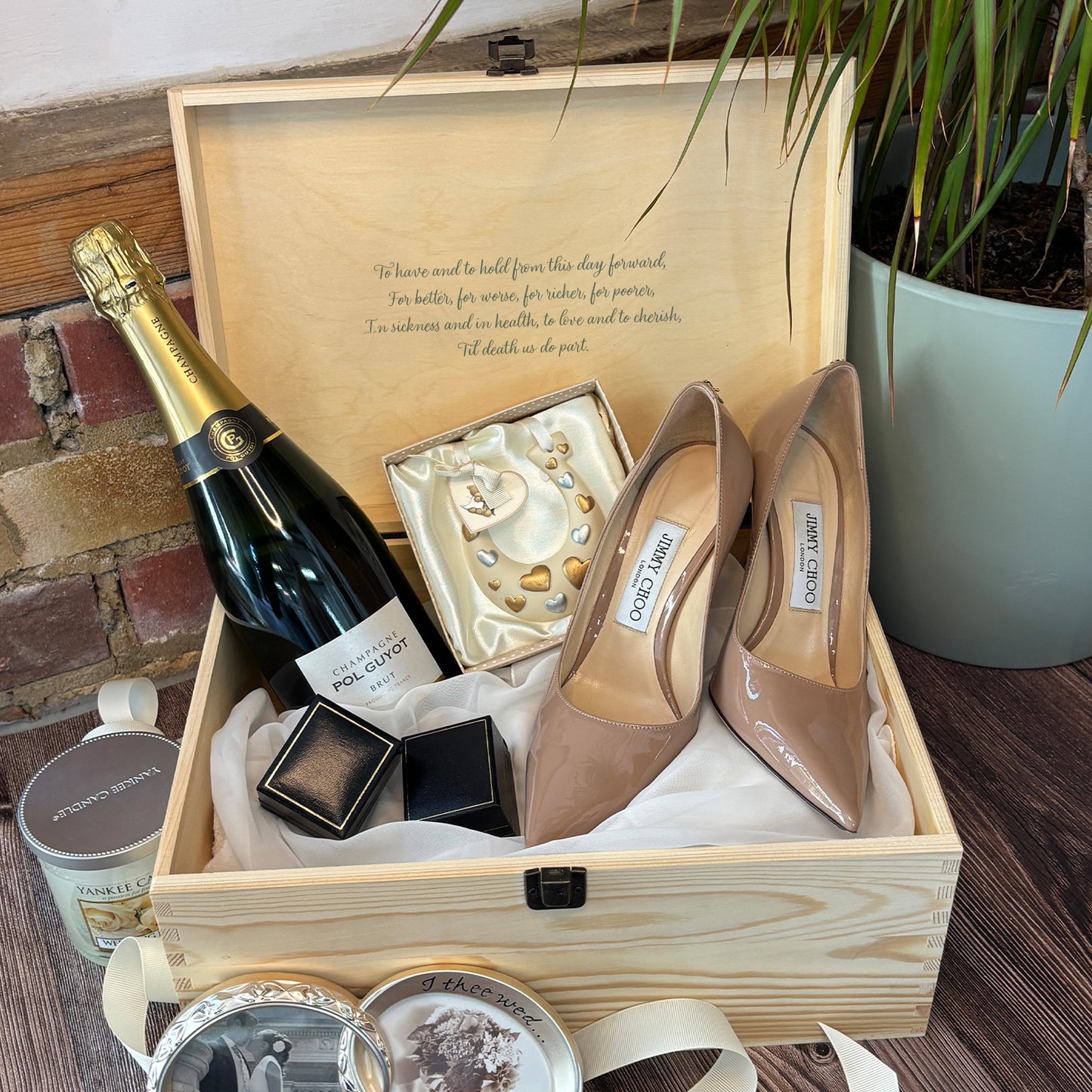 see some examples you can use to add an extra special touch with a unique inscription on the inside of your wooden personalised box for those special first dance songs, wedding vows, favourite quotes, verse from the ceremony, congratulations to the special couple and favourite memories from the special day