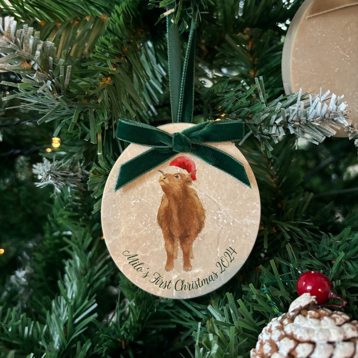 Create a timeless look for your Christmas tree with our marble baubles. Featuring a baby Highland cow and finished with a velvet ribbon in your choice of colour, these baubles can be personalised to add a personal touch to your festive décor.