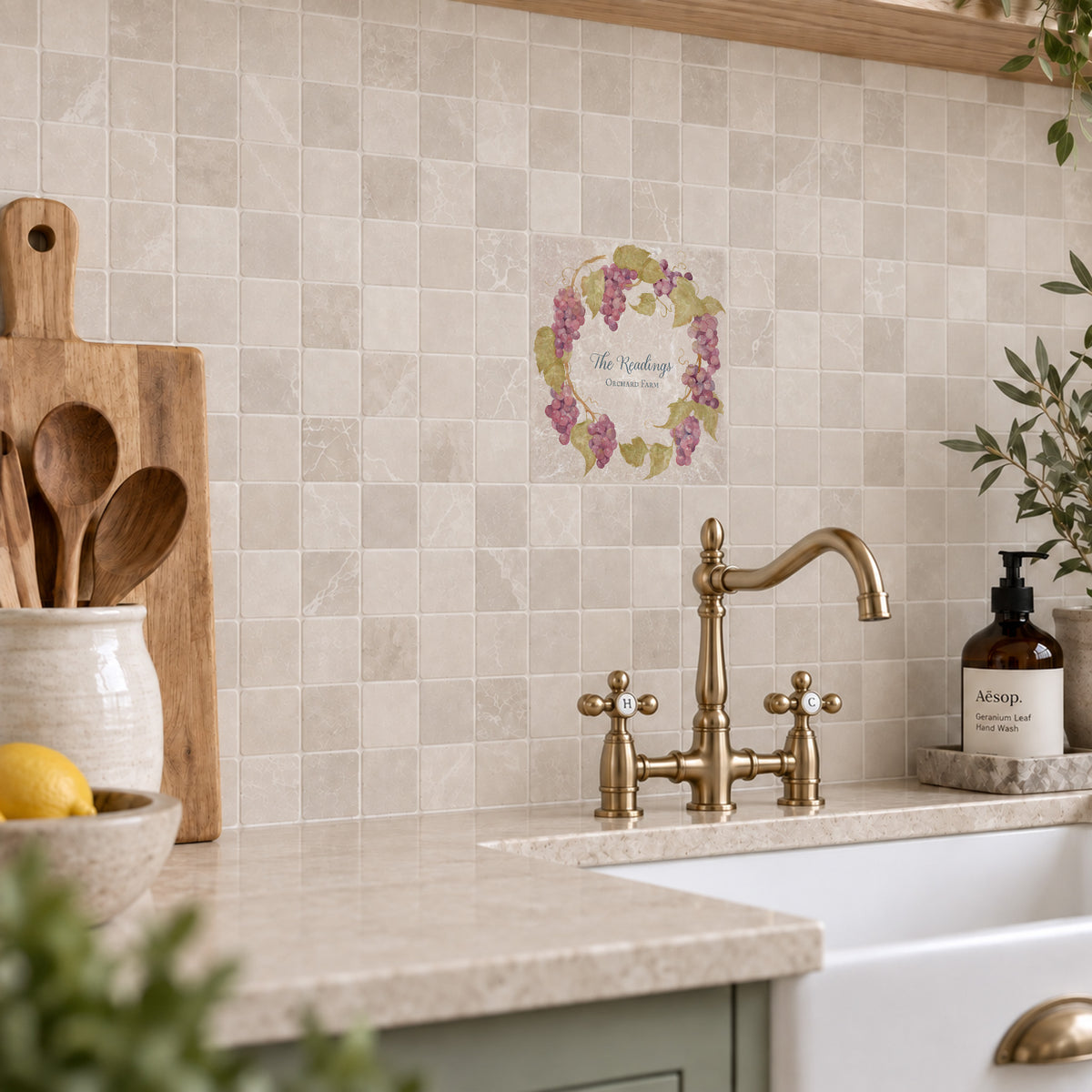 Personalised wreath style wall tile, with a family name in the centre. Stylish and modern look. 