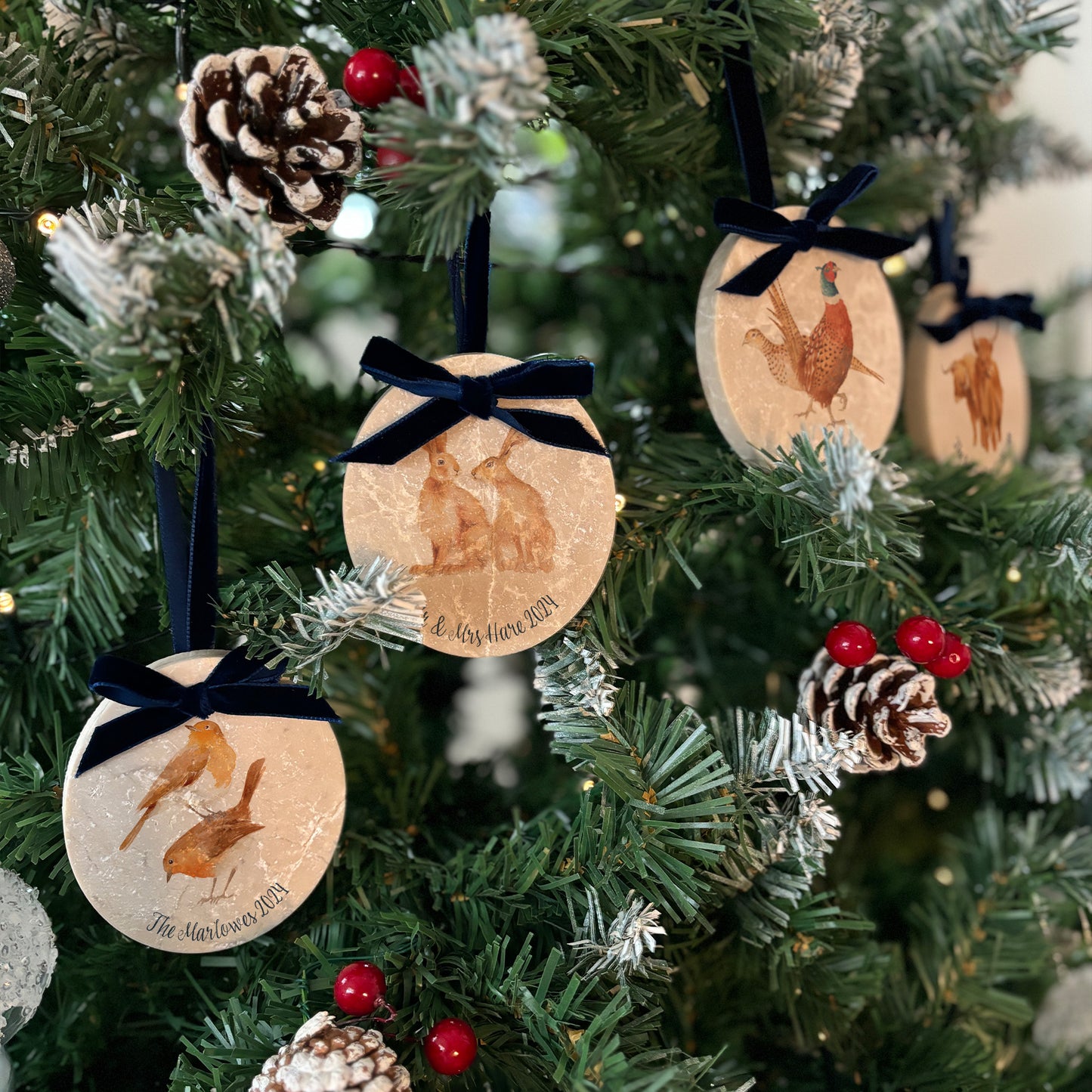 Bring the charm of the countryside into your home this holiday season with our oval-shaped marble bauble sets. Each features delicate watercolour designs, finished with a velvet ribbon in your favourite colour, and can be personalised to add a bespoke touch to your Christmas decorations.